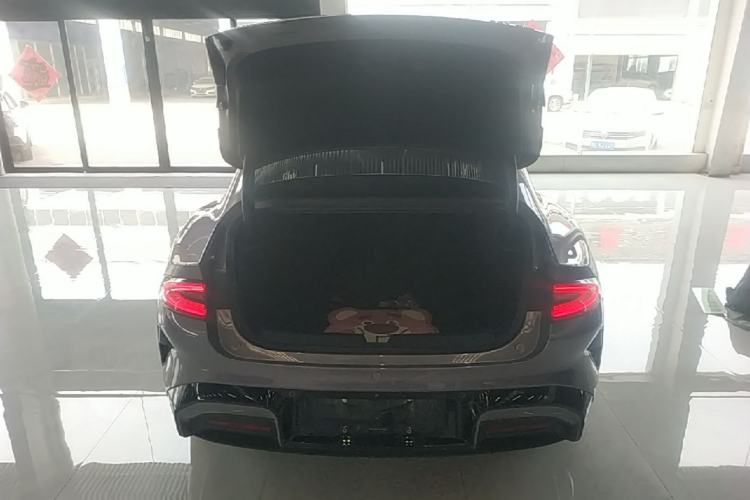 Used Xiaomi Auto SU7 2024 Four-Wheel Drive Ultra-Long Range Advanced Intelligent Driving Max Edition Trunk