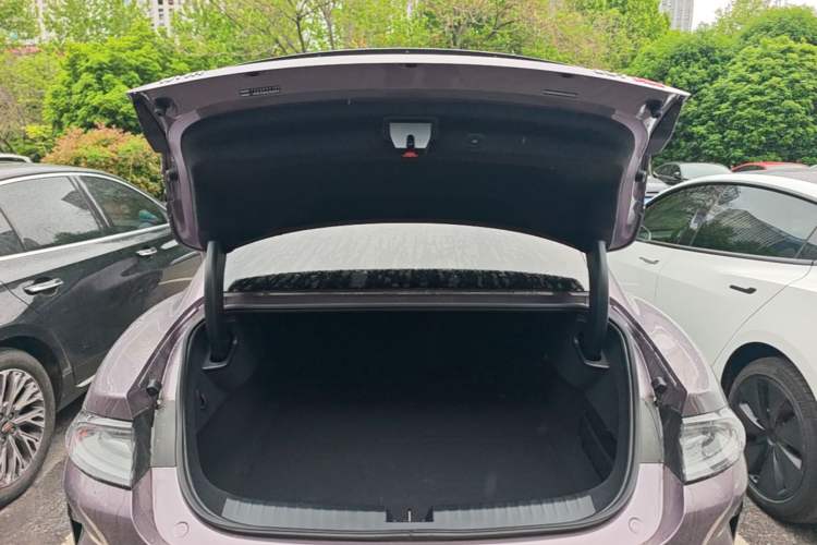 Used Xiaomi Auto SU7 2024 Four-Wheel Drive Ultra-Long Range Advanced Intelligent Driving Max Edition Trunk