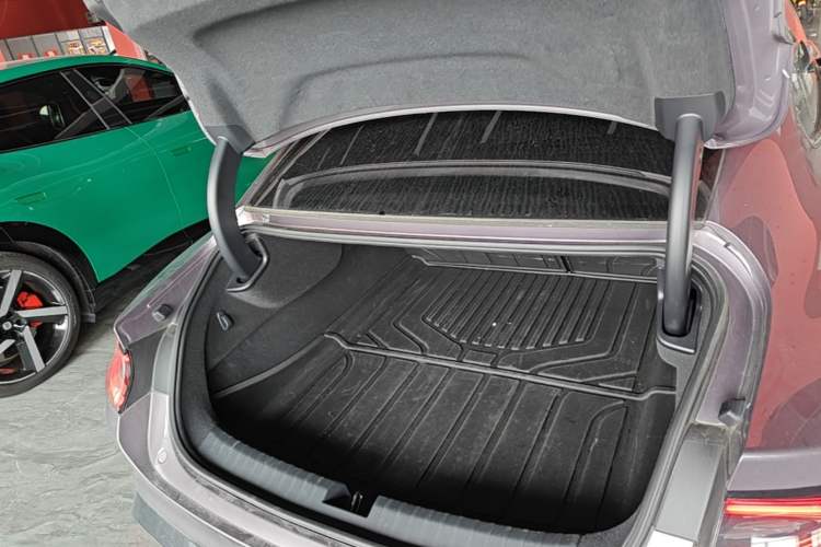 Used Xiaomi Auto SU7 2024 Four-Wheel Drive Ultra-Long Range Advanced Intelligent Driving Max Edition Trunk