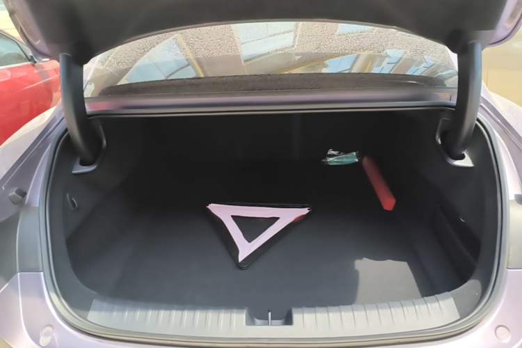 Used Xiaomi Auto SU7 2024 Four-Wheel Drive Ultra-Long Range Advanced Intelligent Driving Max Edition Trunk