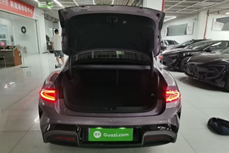 Used Xiaomi Auto SU7 2024 Four-Wheel Drive Ultra-Long Range Advanced Intelligent Driving Max Edition Trunk