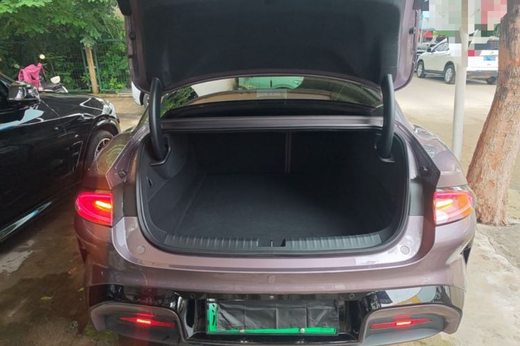 Used Xiaomi Auto SU7 2024 Four-Wheel Drive Ultra-Long Range Advanced Intelligent Driving Max Edition Trunk