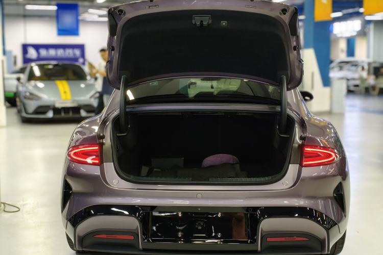 Used Xiaomi Auto SU7 2024 Four-Wheel Drive Ultra-Long Range Advanced Intelligent Driving Max Edition Trunk