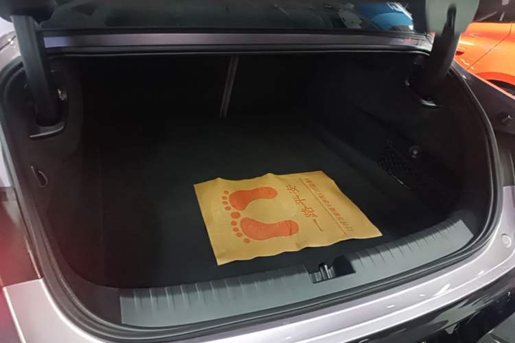 Used Xiaomi Auto SU7 2024 Four-Wheel Drive Ultra-Long Range Advanced Intelligent Driving Max Edition Trunk