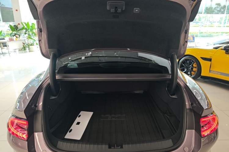 Used Xiaomi Auto SU7 2024 Four-Wheel Drive Ultra-Long Range Advanced Intelligent Driving Max Edition Trunk