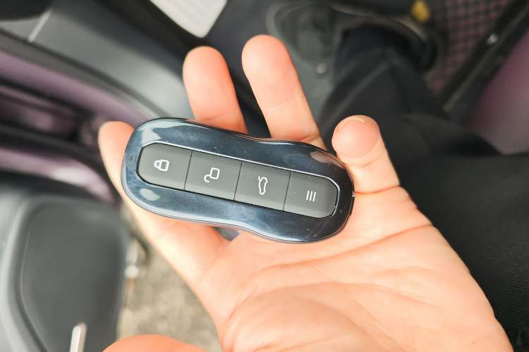 Used Xiaomi Auto SU7 2024 Four-Wheel Drive Ultra-Long Range Advanced Intelligent Driving Max Edition Vehicle Key