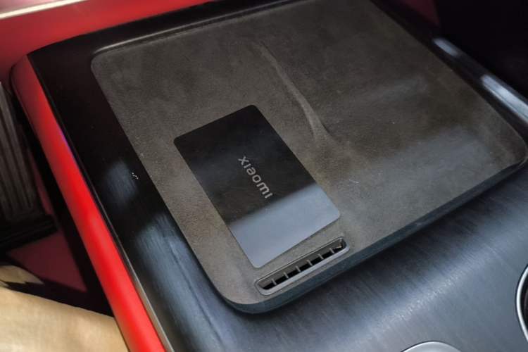 Used Xiaomi Auto SU7 2024 Four-Wheel Drive Ultra-Long Range Advanced Intelligent Driving Max Edition Vehicle Key