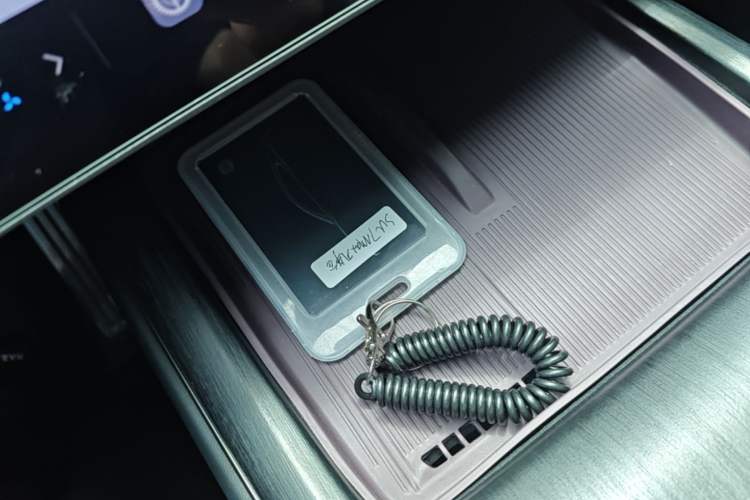 Used Xiaomi Auto SU7 2024 Four-Wheel Drive Ultra-Long Range Advanced Intelligent Driving Max Edition Vehicle Key