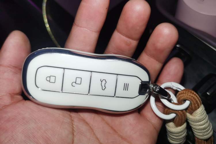 Used Xiaomi Auto SU7 2024 Rear-Drive Long-Range Intelligent Driving Version Vehicle Key