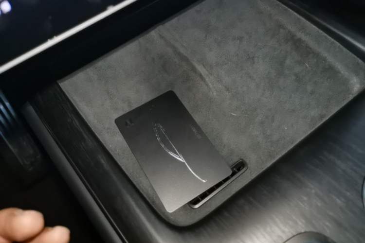 Used Xiaomi Auto SU7 2024 Four-Wheel Drive Ultra-Long Range Advanced Intelligent Driving Max Edition Vehicle Key