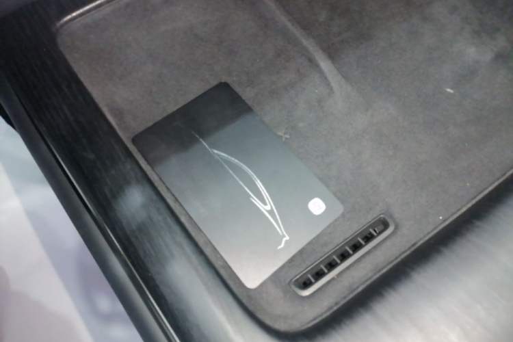 Used Xiaomi Auto SU7 2024 Rear-Drive Long-Range Intelligent Driving Version Vehicle Key