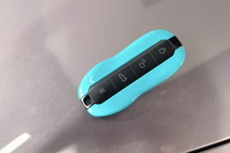 Used Xiaomi Auto SU7 2024 Four-Wheel Drive Ultra-Long Range Advanced Intelligent Driving Max Edition Vehicle Key