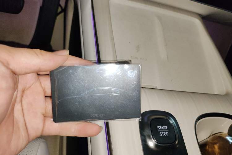 Used Xiaomi Auto SU7 2024 Rear-Drive Ultra-Long Range Advanced Pro-Level Intelligent Driving Version Vehicle Key