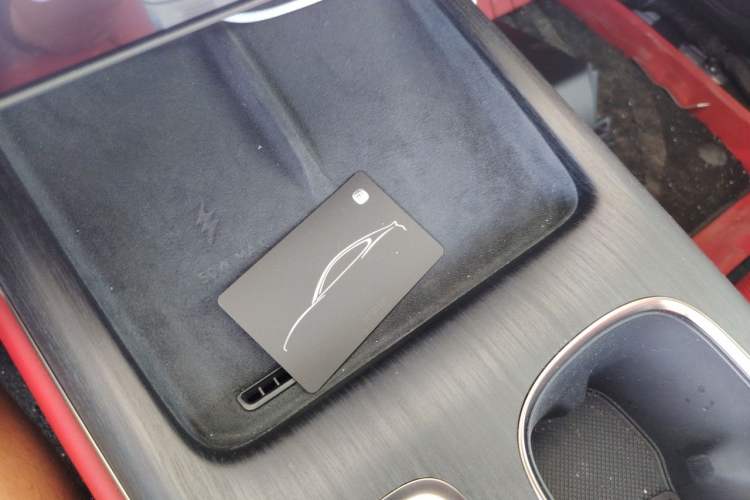 Used Xiaomi Auto SU7 2024 Four-Wheel Drive Ultra-Long Range Advanced Intelligent Driving Max Edition Vehicle Key