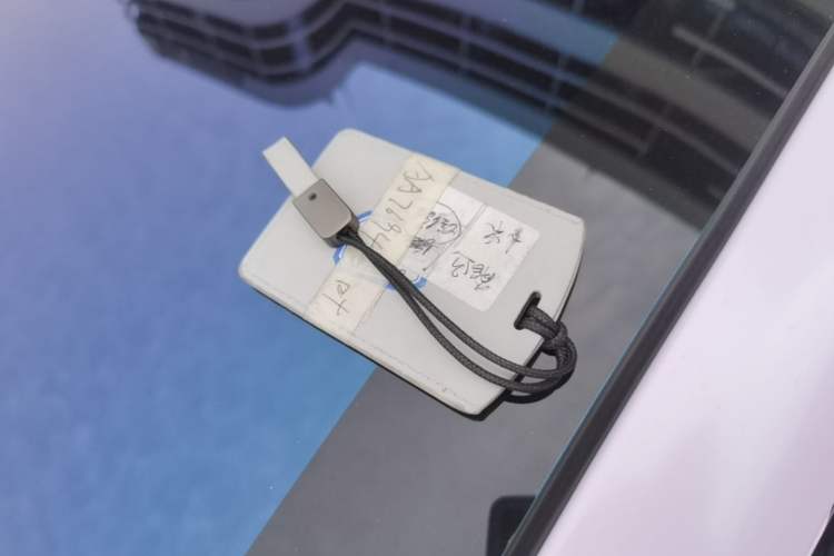 Used Xiaomi Auto SU7 2024 Four-Wheel Drive Ultra-Long Range Advanced Intelligent Driving Max Edition Vehicle Key