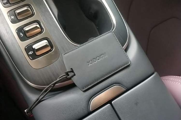 Used Xiaomi Auto SU7 2024 Four-Wheel Drive Ultra-Long Range Advanced Intelligent Driving Max Edition Vehicle Key