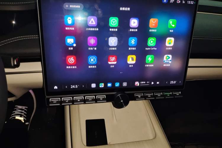 Used Xiaomi Auto SU7 2024 Four-Wheel Drive Ultra-Long Range Advanced Intelligent Driving Max Edition Audio And AC Panel