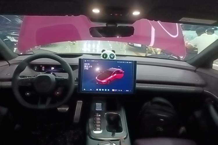 Used Xiaomi Auto SU7 2024 Four-Wheel Drive Ultra-Long Range Advanced Intelligent Driving Max Edition Center Console