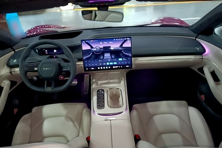 Used Xiaomi Auto SU7 2024 Four-Wheel Drive Ultra-Long Range Advanced Intelligent Driving Max Edition Center Console