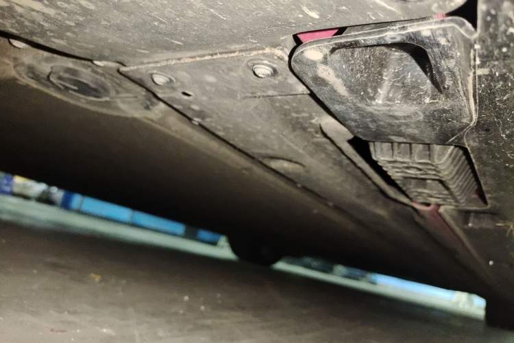 Used Xiaomi Auto SU7 2024 Four-Wheel Drive Ultra-Long Range Advanced Intelligent Driving Max Edition Chassis Rear Right