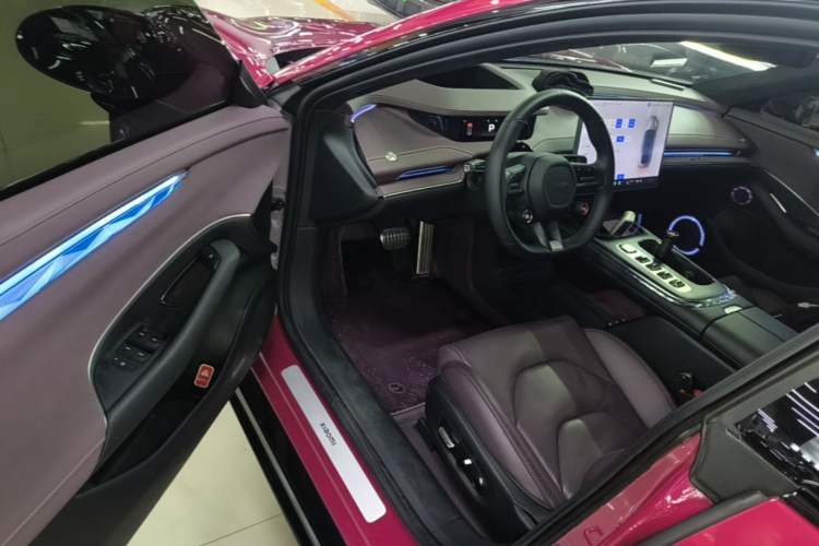 Used Xiaomi Auto SU7 2024 Four-Wheel Drive Ultra-Long Range Advanced Intelligent Driving Max Edition Driver Seat