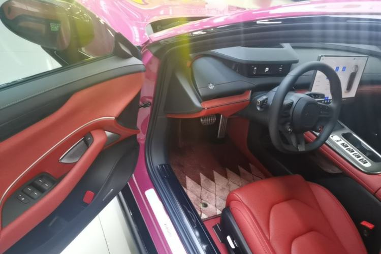 Used Xiaomi Auto SU7 2024 Four-Wheel Drive Ultra-Long Range Advanced Intelligent Driving Max Edition Driver Seat