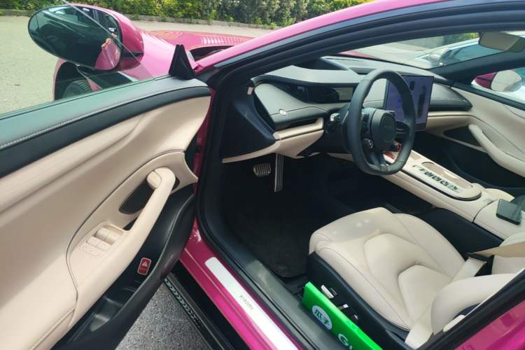 Used Xiaomi Auto SU7 2024 Four-Wheel Drive Ultra-Long Range Advanced Intelligent Driving Max Edition Driver Seat