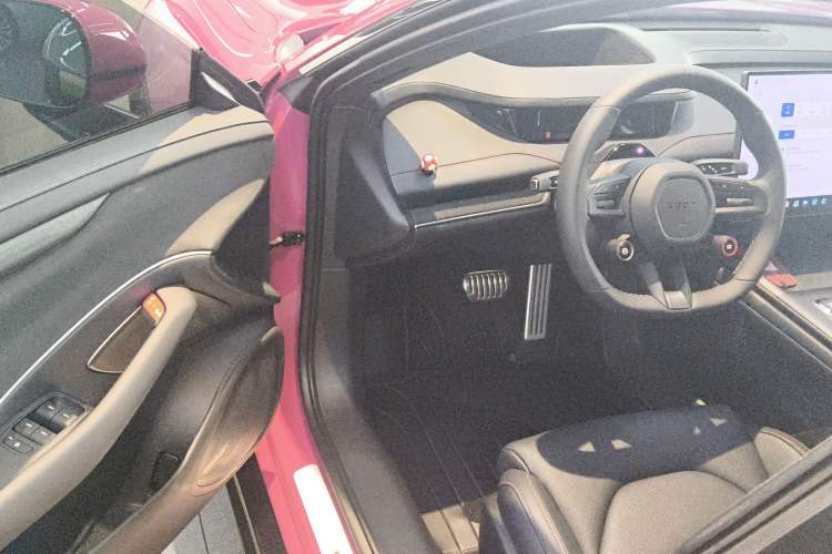 Used Xiaomi Auto SU7 2024 Four-Wheel Drive Ultra-Long Range Advanced Intelligent Driving Max Edition Driver Seat