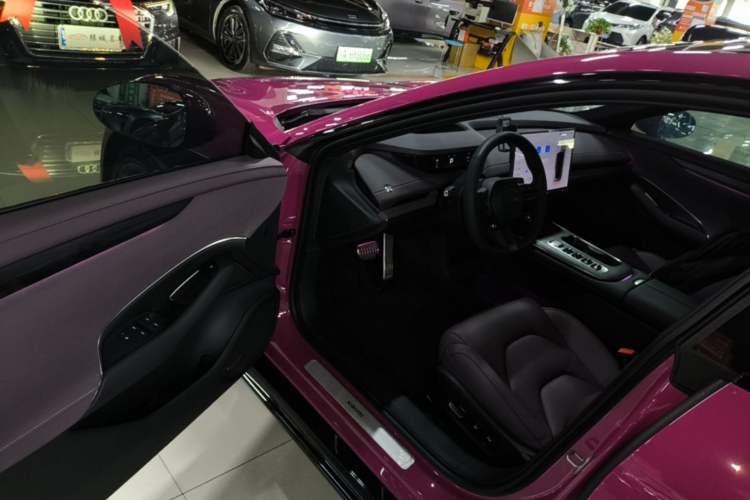 Used Xiaomi Auto SU7 2024 Four-Wheel Drive Ultra-Long Range Advanced Intelligent Driving Max Edition Driver Seat