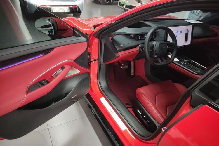 Used Xiaomi Auto SU7 2024 Four-Wheel Drive Ultra-Long Range Advanced Intelligent Driving Max Edition Driver Seat