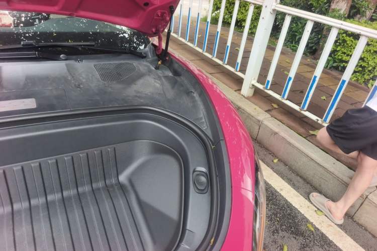 Used Xiaomi Auto SU7 2024 Rear-Drive Long-Range Intelligent Driving Version Engine Bay Left