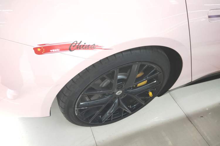 Used Xiaomi Auto SU7 2024 Four-Wheel Drive Ultra-Long Range Advanced Intelligent Driving Max Edition Exterior 2