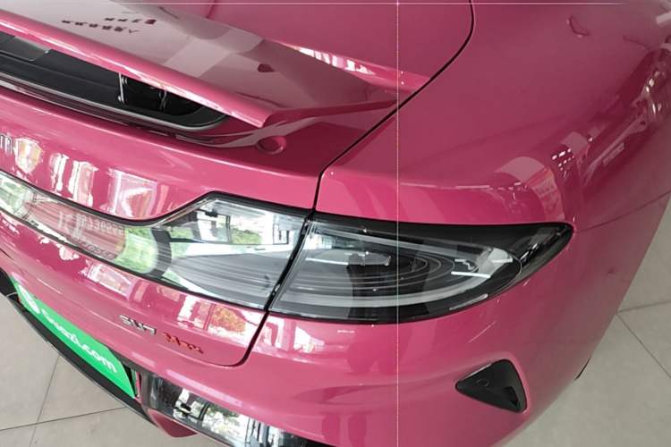 Used Xiaomi Auto SU7 2024 Four-Wheel Drive Ultra-Long Range Advanced Intelligent Driving Max Edition Exterior 3