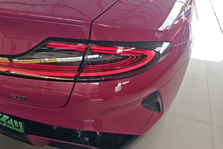 Used Xiaomi Auto SU7 2024 Four-Wheel Drive Ultra-Long Range Advanced Intelligent Driving Max Edition Exterior 3