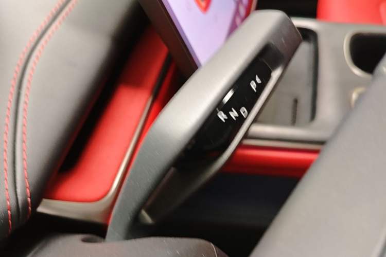 Used Xiaomi Auto SU7 2024 Four-Wheel Drive Ultra-Long Range Advanced Intelligent Driving Max Edition Gear Lever