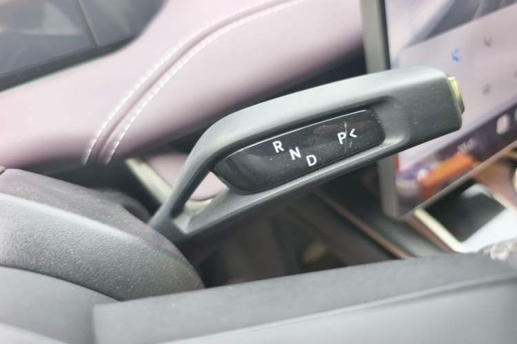 Used Xiaomi Auto SU7 2024 Rear-Drive Long-Range Intelligent Driving Version Gear Lever