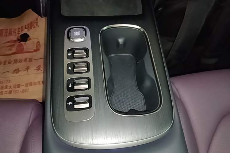 Used Xiaomi Auto SU7 2024 Four-Wheel Drive Ultra-Long Range Advanced Intelligent Driving Max Edition Gear Lever