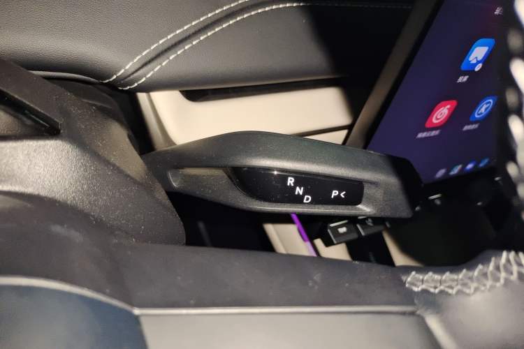 Used Xiaomi Auto SU7 2024 Four-Wheel Drive Ultra-Long Range Advanced Intelligent Driving Max Edition Gear Lever