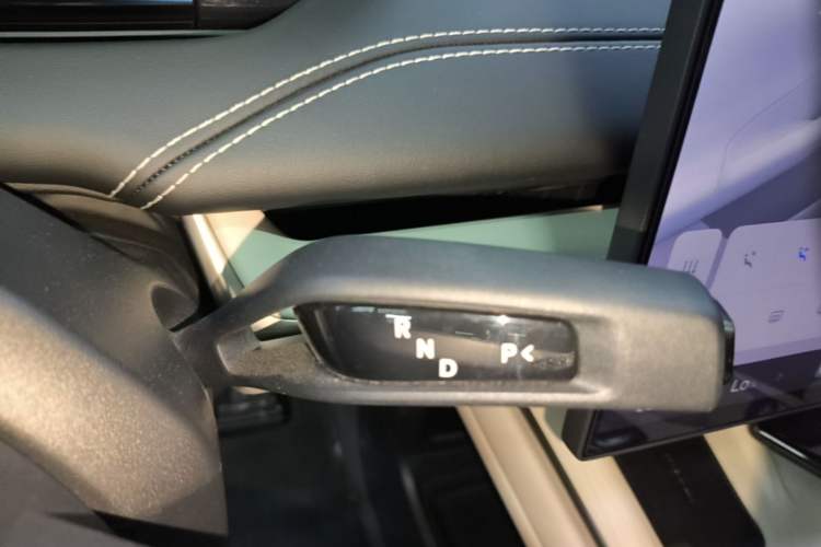 Used Xiaomi Auto SU7 2024 Four-Wheel Drive Ultra-Long Range Advanced Intelligent Driving Max Edition Gear Lever