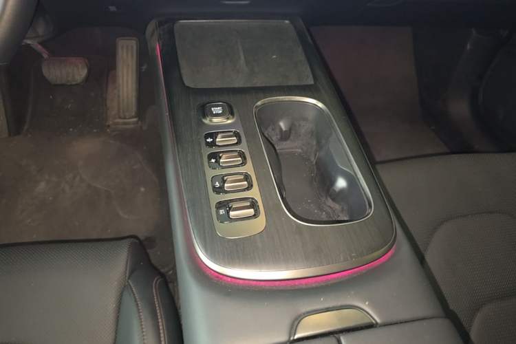 Used Xiaomi Auto SU7 2024 Rear-Drive Ultra-Long Range Advanced Pro-Level Intelligent Driving Version Gear Lever