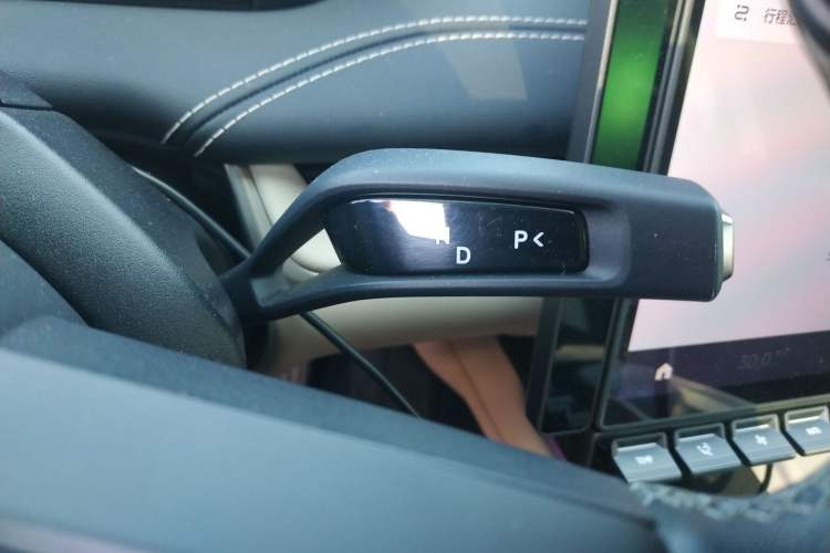 Used Xiaomi Auto SU7 2024 Four-Wheel Drive Ultra-Long Range Advanced Intelligent Driving Max Edition Gear Lever