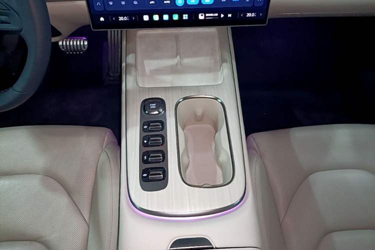 Used Xiaomi Auto SU7 2024 Four-Wheel Drive Ultra-Long Range Advanced Intelligent Driving Max Edition Gear Lever