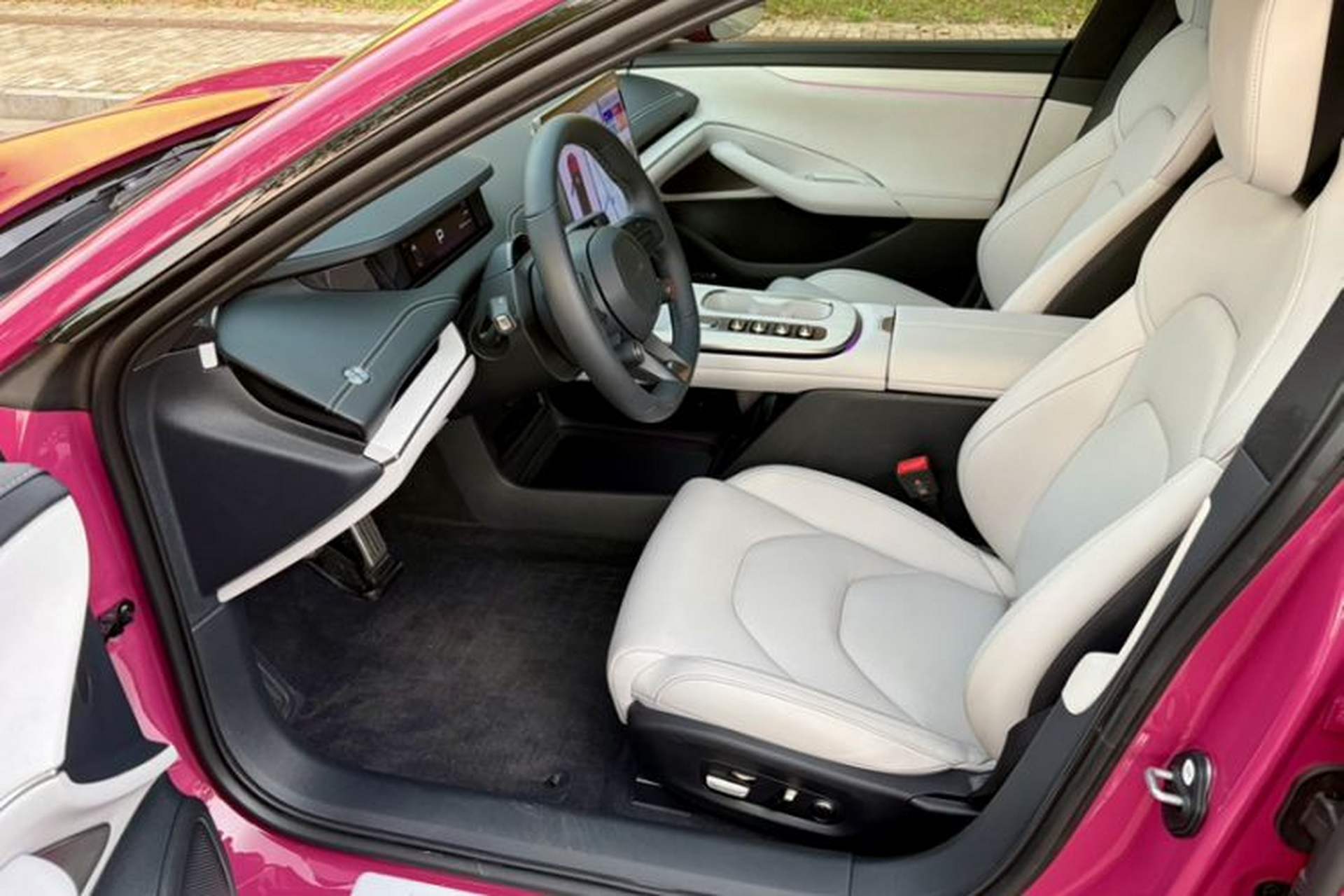 Used Xiaomi Auto SU7 2024 Four-Wheel Drive Ultra-Long Range Advanced Intelligent Driving Max Edition Interior 2