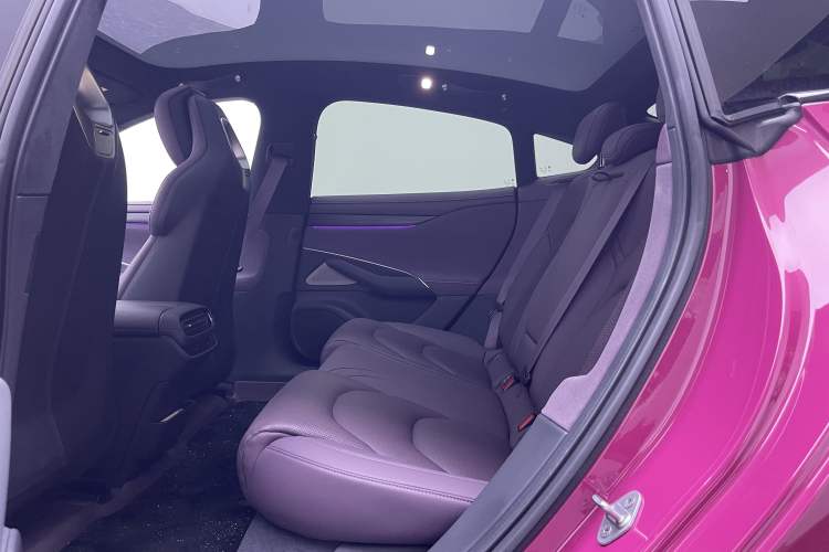 Used Xiaomi Auto SU7 2024 Four-Wheel Drive Ultra-Long Range Advanced Intelligent Driving Max Edition Interior 4