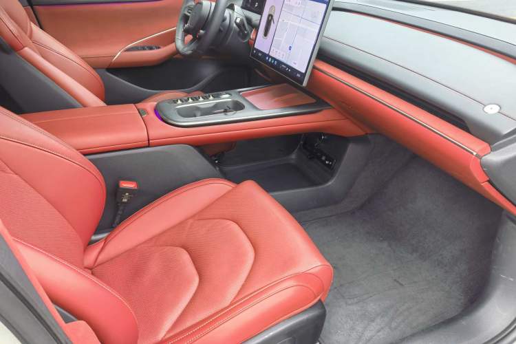 Used Xiaomi Auto SU7 2024 Four-Wheel Drive Ultra-Long Range Advanced Intelligent Driving Max Edition Interior 4