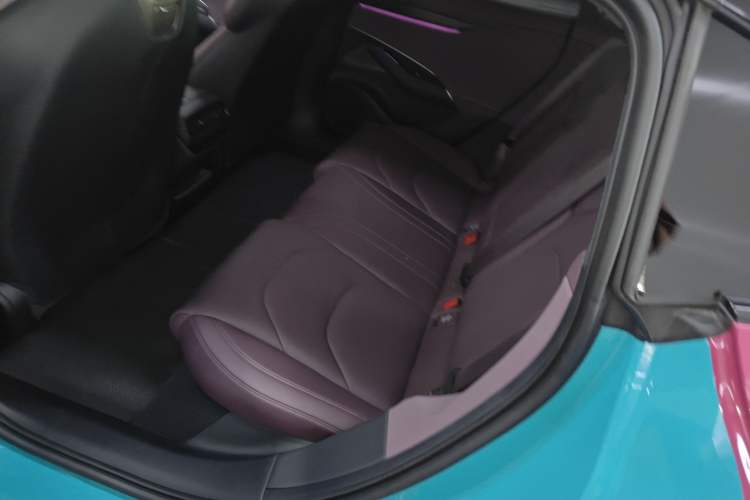 Used Xiaomi Auto SU7 2024 Rear-Drive Long-Range Intelligent Driving Version Interior 4