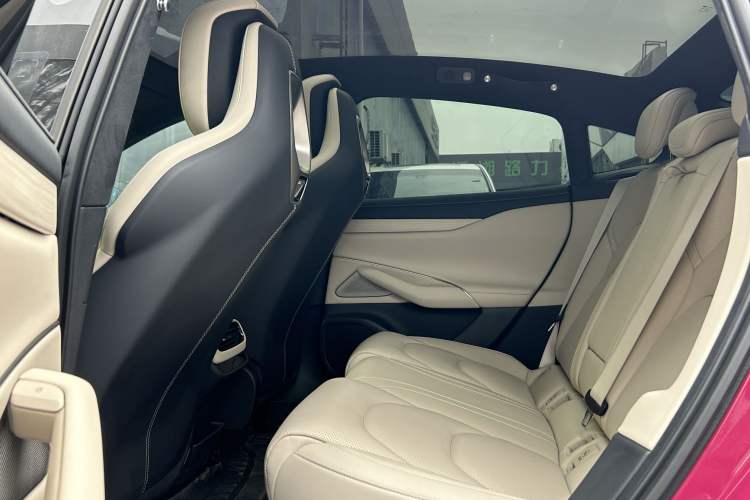 Used Xiaomi Auto SU7 2024 Four-Wheel Drive Ultra-Long Range Advanced Intelligent Driving Max Edition Interior 4