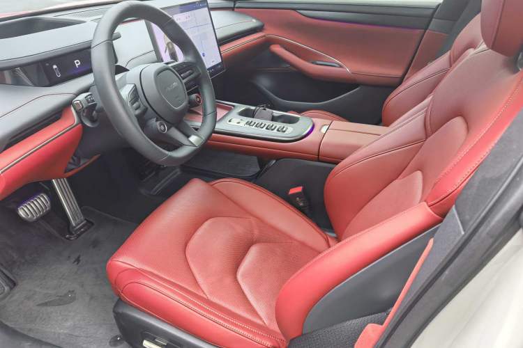 Used Xiaomi Auto SU7 2024 Four-Wheel Drive Ultra-Long Range Advanced Intelligent Driving Max Edition Interior 5