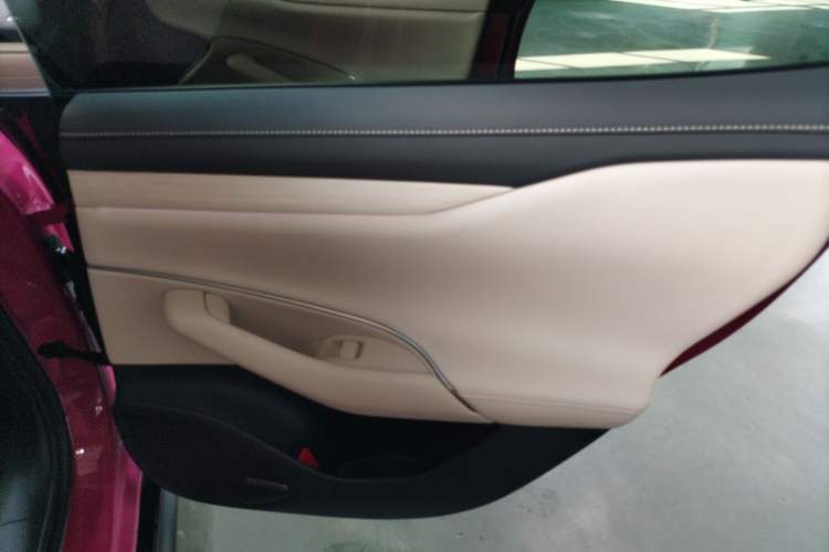 Used Xiaomi Auto SU7 2024 Rear-Drive Ultra-Long Range Advanced Pro-Level Intelligent Driving Version Interior 6