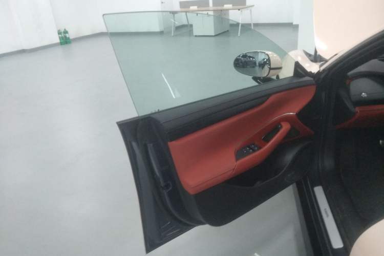 Used Xiaomi Auto SU7 2024 Four-Wheel Drive Ultra-Long Range Advanced Intelligent Driving Max Edition Left Front Door Interior